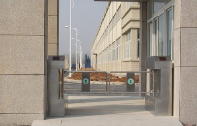 出入口机-【玛仕图】桥式斜角摆闸 型号:MST8008 推开自动复位防撞功能-出.